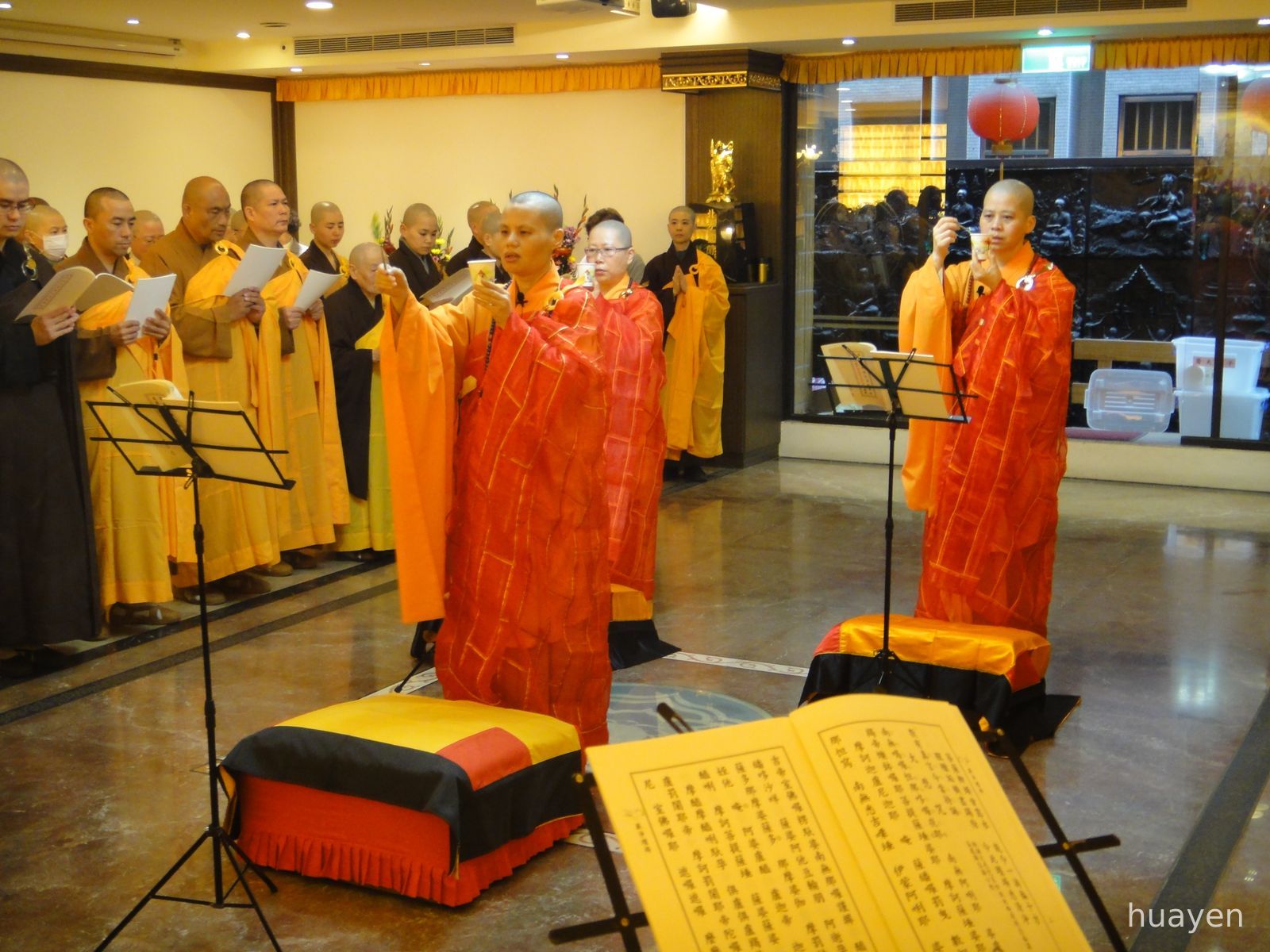 06賢度董事長、天演退居、天蓮住持共同主法華嚴供佛齋天法會，嚴淨壇場。