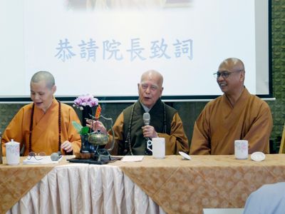 06華嚴精舍續慈法師勉勵同學於黃金時代精進學習。
