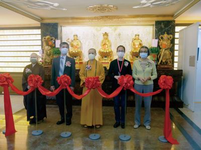 10一樓「若見華開—王靜雯創作個展」剪綵活動。