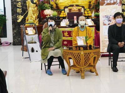 03鄭栗兒作家致詞。