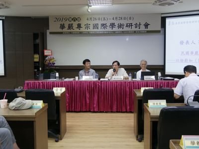 08第八場由陳士濱教授（中）主持，陳英善（右）、闞正宗（左）為發表者。