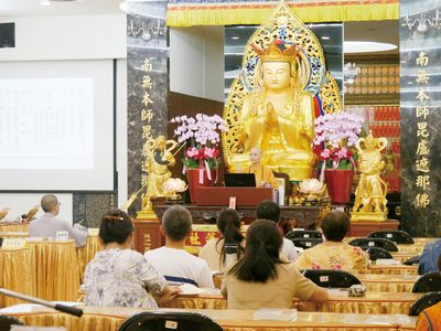 02院長賢度法師主講「華嚴專題」。