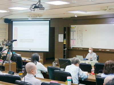 04堅融法師介紹「華嚴宗發展史」。