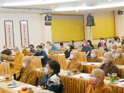 02會員聆聽主席團致詞。