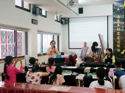 10歡樂帶動唱課程由郭媛芳、王勝枝、蘇郁然、張玉珍四位音樂老師授課。