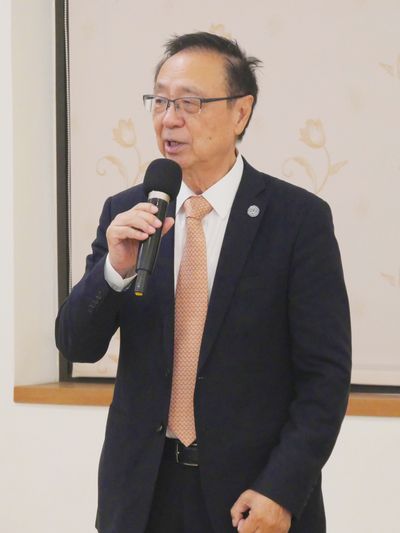 02陳潤吾教授為大家介紹代表團成員。