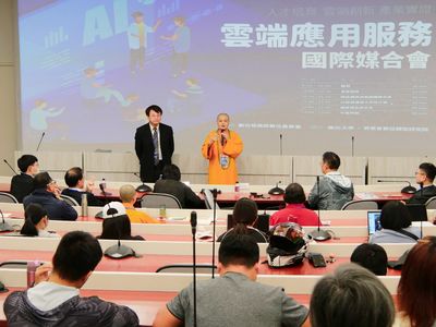 02臺北華嚴蓮社暨新北市智光商工董事長賢度法師致詞。