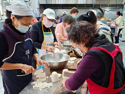 04義工團隊備料中。