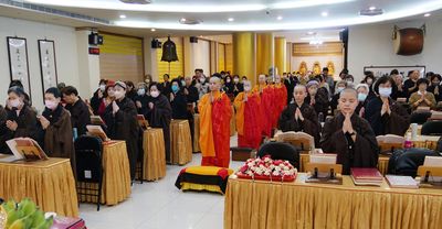 02新春團拜，董事長賢度法師、副董事長天演法師、住持天聞法師、美國華嚴蓮社副董事長天承法師、海印道場住持天起法師主法。